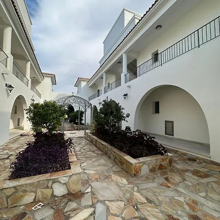Апартаменты Kibris Town House Menekse Aglantzia