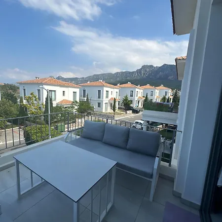 Апартаменты Kibris Town House Menekse Aglantzia