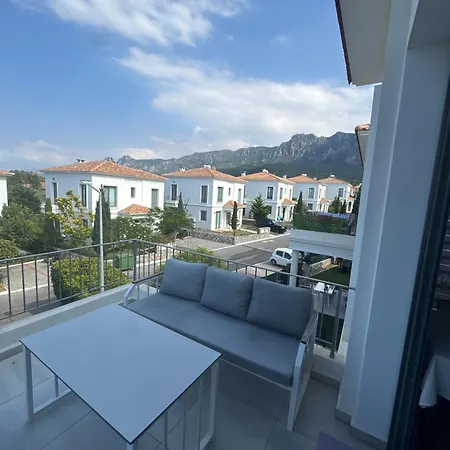 Апартаменты Kibris Town House Menekse Aglantzia
