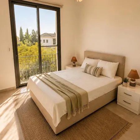 Kibris Town House Menekse Apartment *